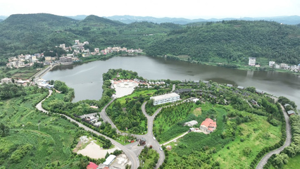 盤(pán)州市噠啦仙谷景區(qū):游客紛至沓來(lái) 樂(lè)享清涼夏日